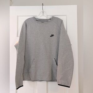 Nike Men's Gray Crewneck Sweatshirt